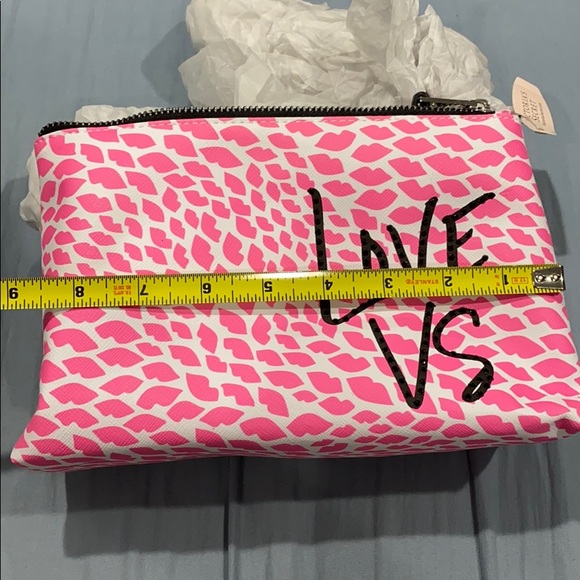 Victoria’s Secret Love VS Leopard Print Makeup Bag - Picture 3 of 6